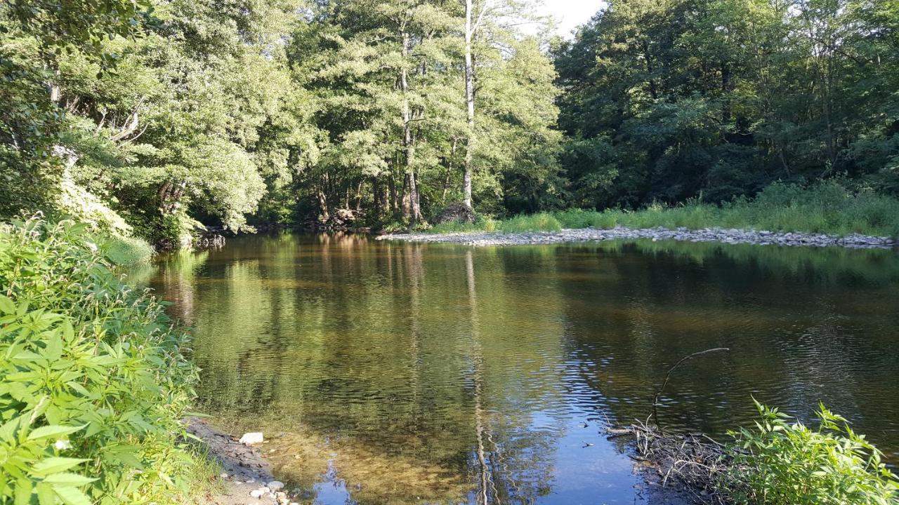 Camping Les Berges Du Doux Colombier-le-Vieux المظهر الخارجي الصورة